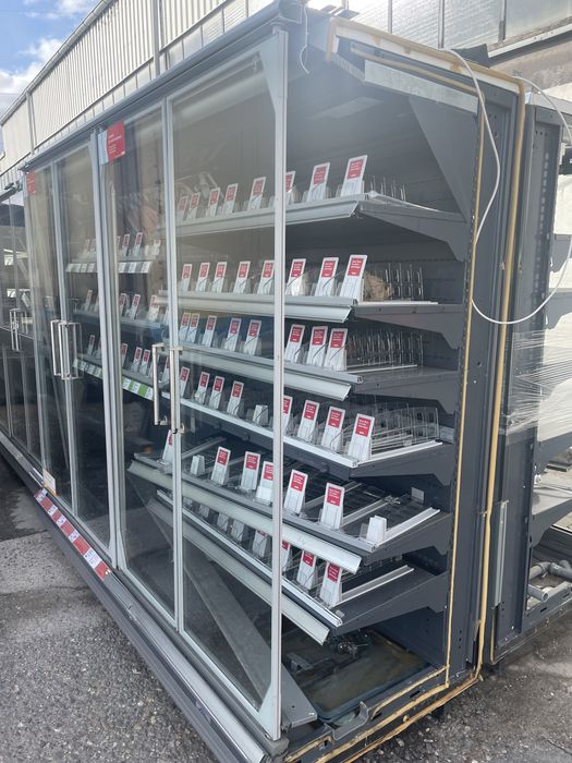 Хладилна витрина със стъкла