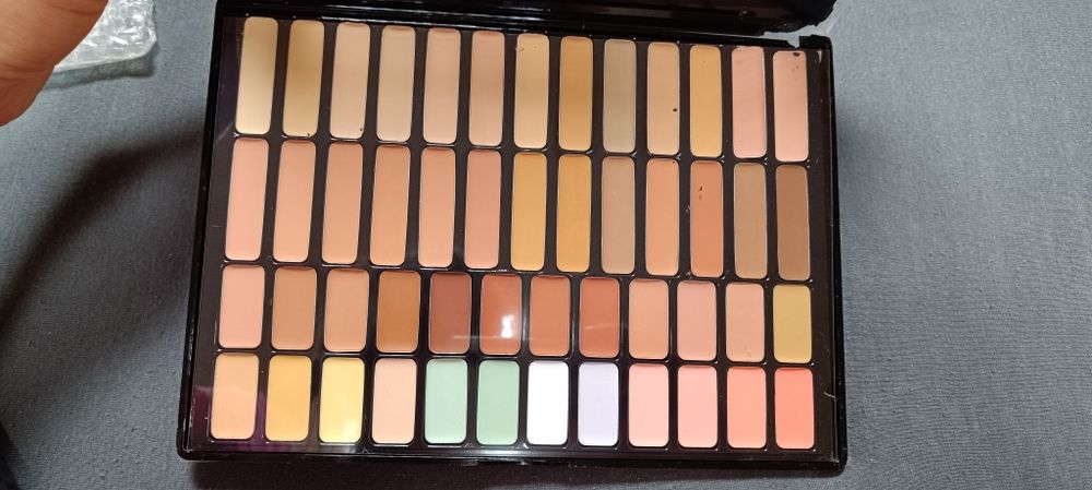 Палитра за контуриране на лице с 50 цвята