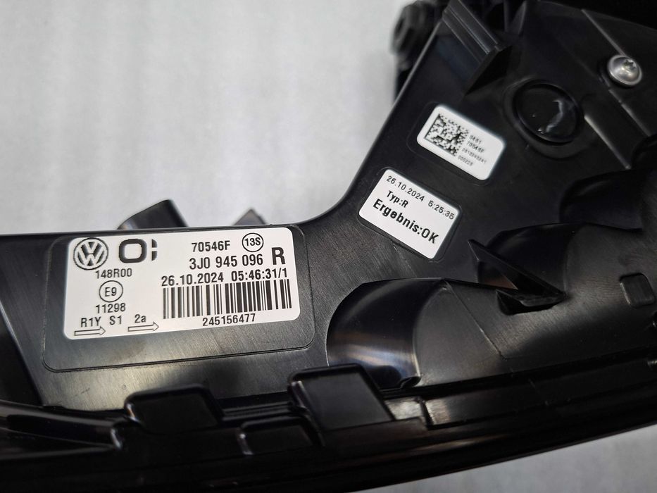 3J0945096 Нов Десен стоп Passat B9 Пасат Б9 Европа