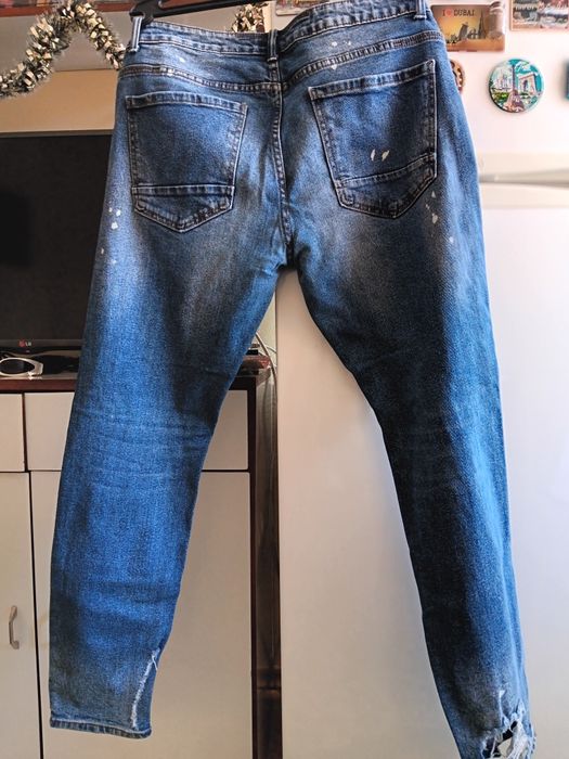 Мъжки дънки без никаква забежка