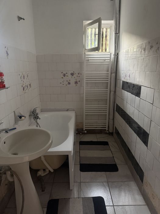 Inchiriez apartament zona Garii