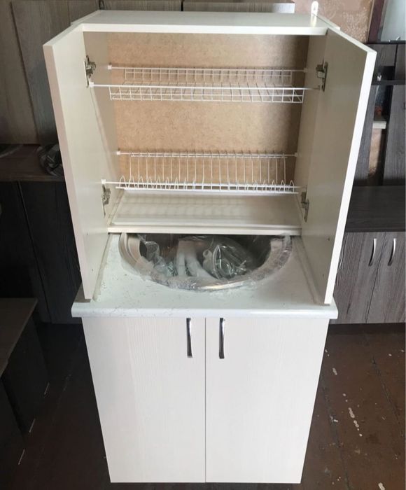 Продам шкаф кухонный с мойкой