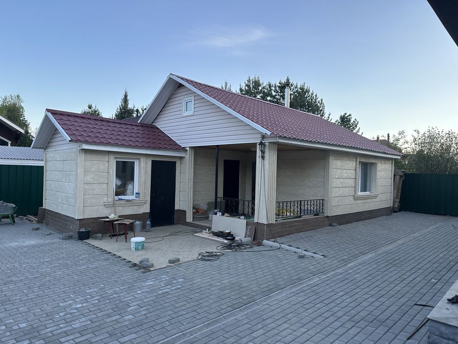 продам дом в Новоульбинке за конным двором