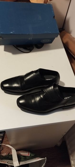 Pantofi  buni negri 37 și 35 și 46 adidași