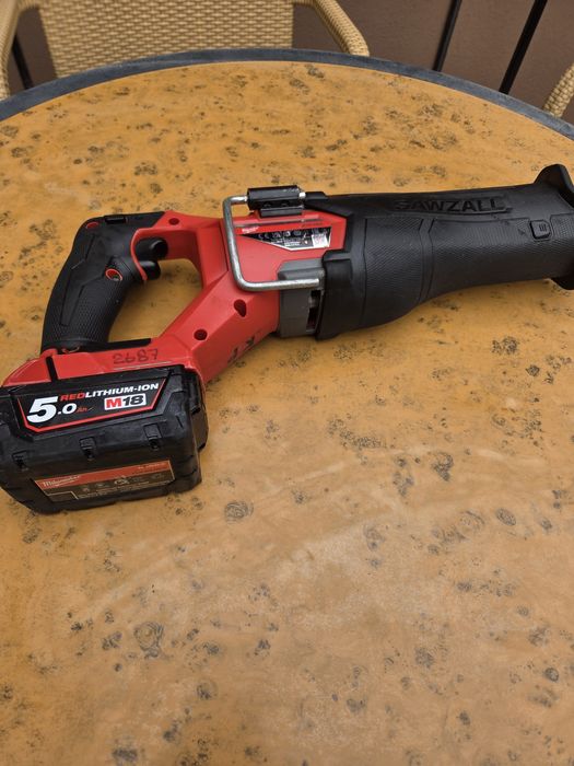 Акумулаторен саблен трион MILWAUKEE M18 FSZ