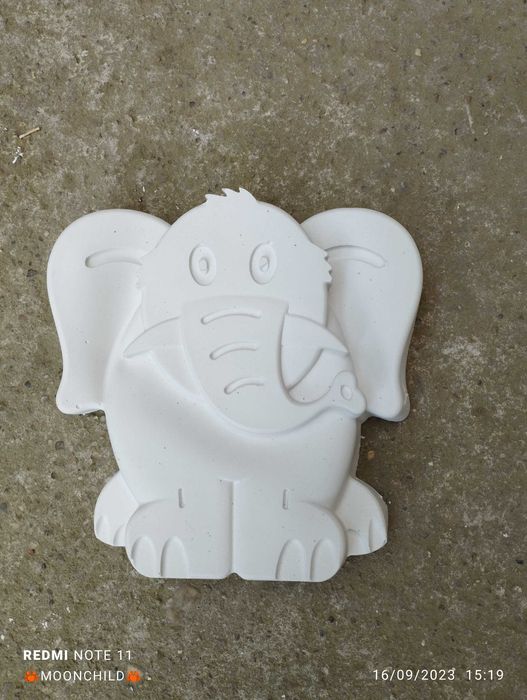 Продавам гипсови фигурки