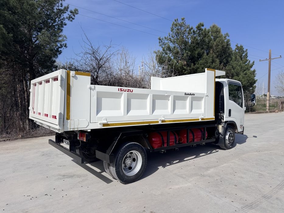Isuzu Samasval 2011