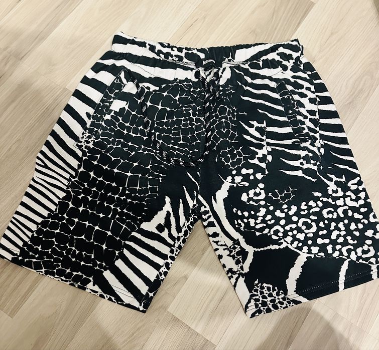 Vand pantaloni scurti Just Cavali