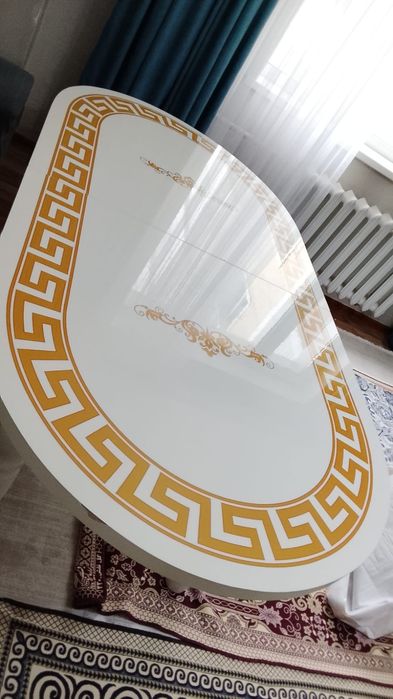 Продам стол для гостинной