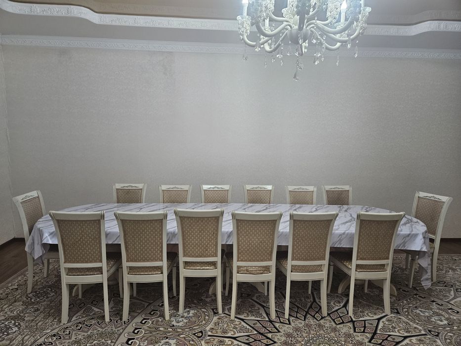 Гостевой стол и стулья