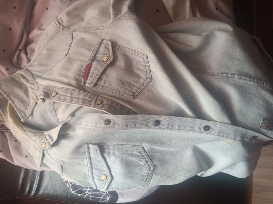 Geaca de blugi purtata