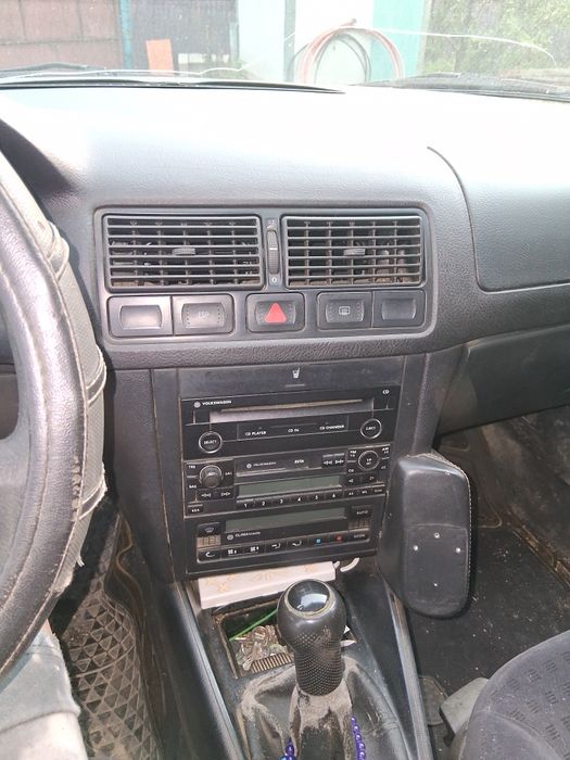 Vind golf 4 an fabricatie 2001 motor ALH
