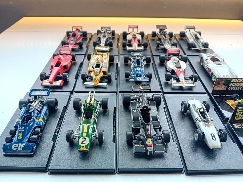 Machete formula 1 scara 1:43