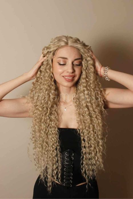 Дълга къдрава тъмноруса лейс фронт перука Луна