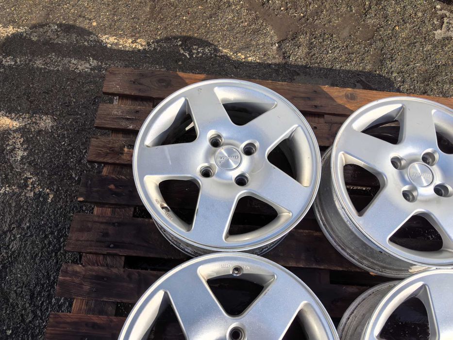 15 цола 4 х 114,3 мм Кия / Митсубиши / Хюндай / Шевролет 6 Инча /ЕТ 42