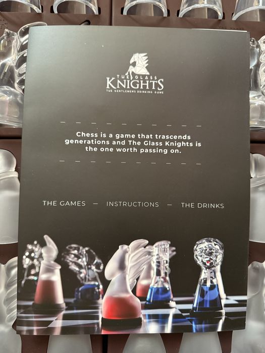 Set joc șah de petrecere cu shoturi The Glass Knights