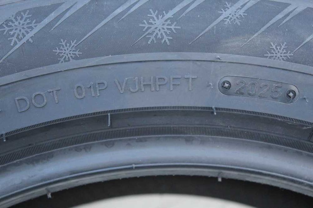 Anvelope iarna noi 225/55R18, 102V, XL, Triangle, DOT 2025
