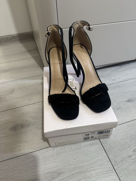 Sandale negre marimea 39