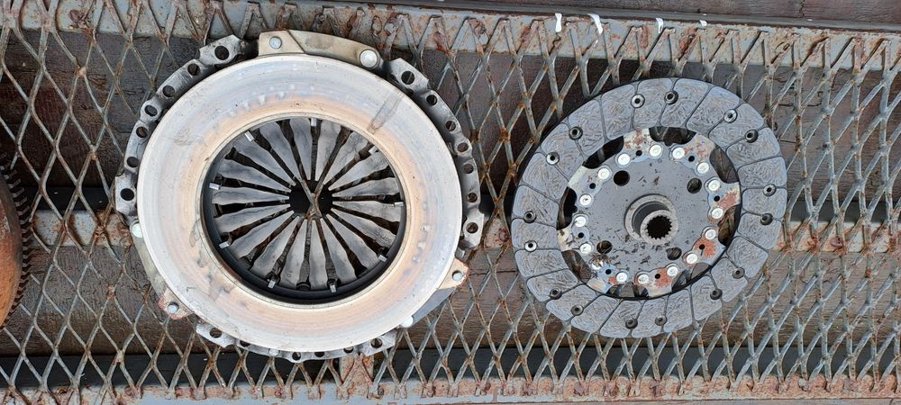 Демпферен маховик със съединител за Пежо Ситроен 1.6хди 110кс