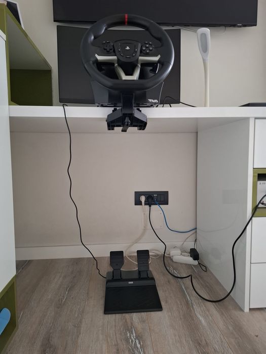 Vând volan Hori pentru Playstation 5 aflat în garanție