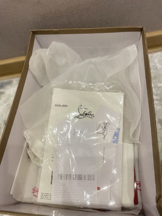 Продам лабутины синие