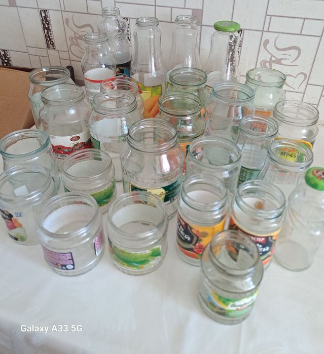 Банки разные стеклянные.