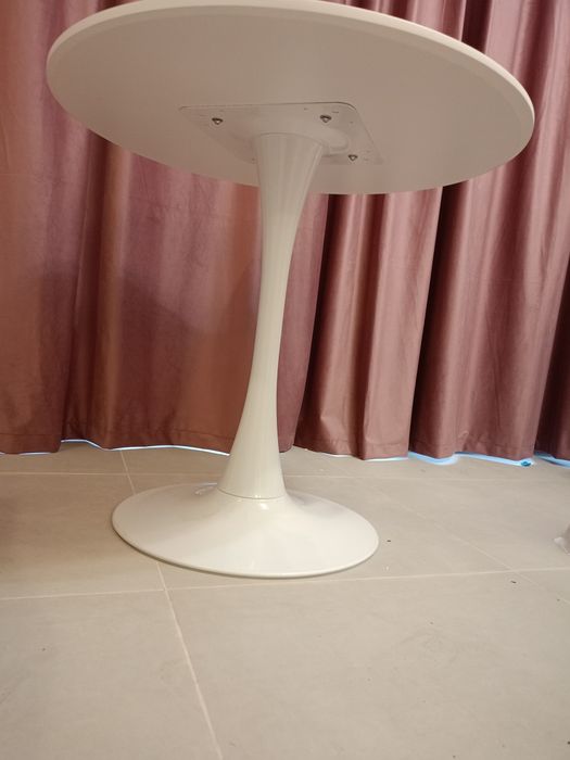 Masa  rotunda cu picior inalt