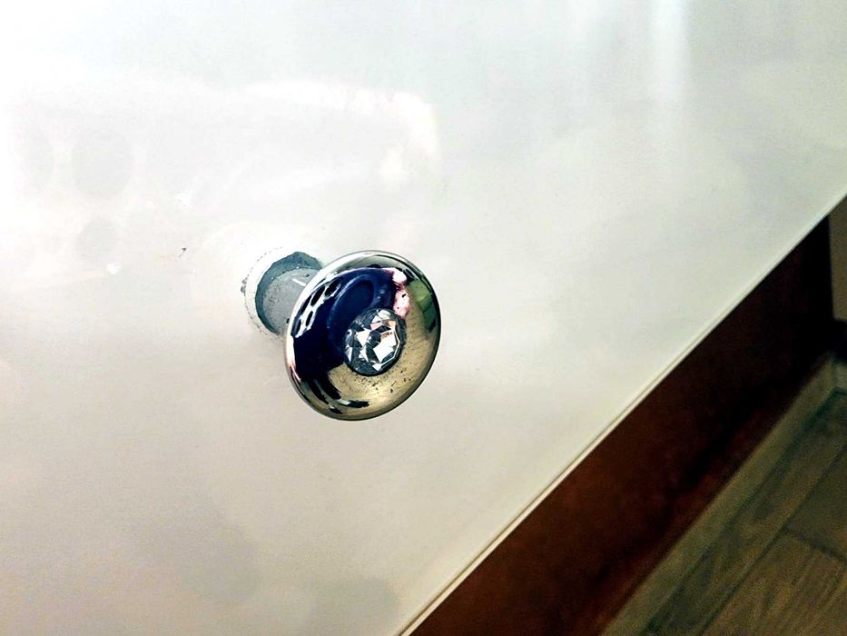 Post makeup infrumusetare, masa machiaj cu oglinda cu leduri