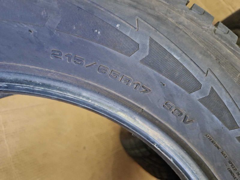 2 Goodyear R17 215/65/ 
зимни гуми 
DOT3018