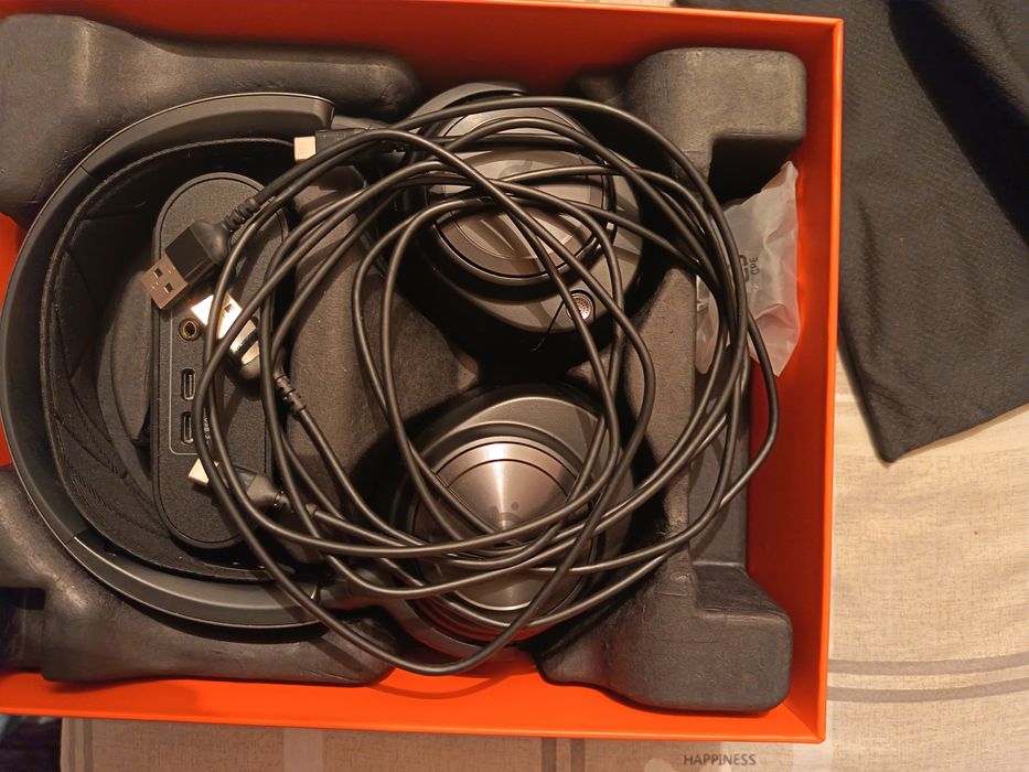 Vând căști Steelseries Arctic Nova Pro Wireless
