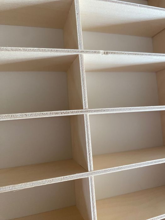 Дефектна дървена етажерка за колички, рафт, 80 отделения, хоризонтален