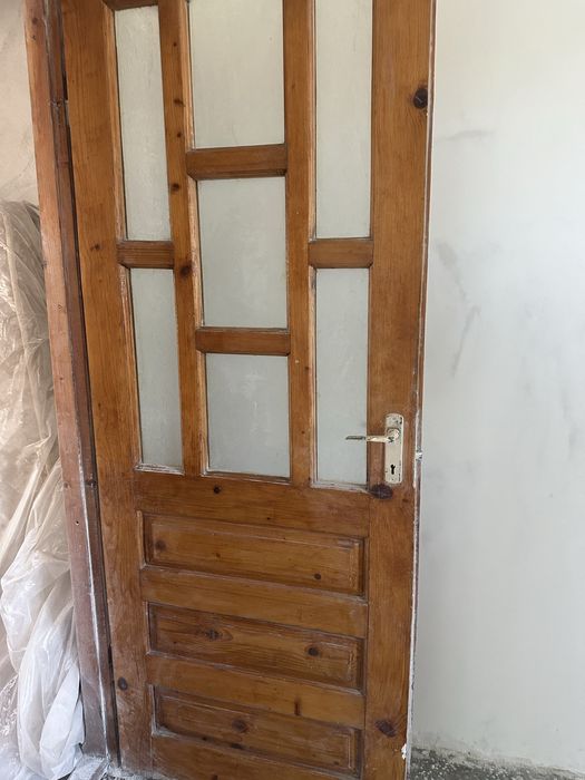 Vând ușă interioară din lemn,