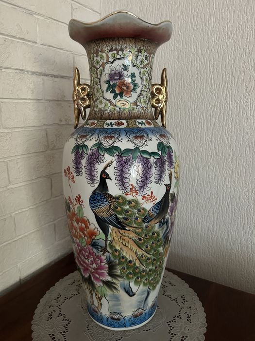 Вазы фарфоровые