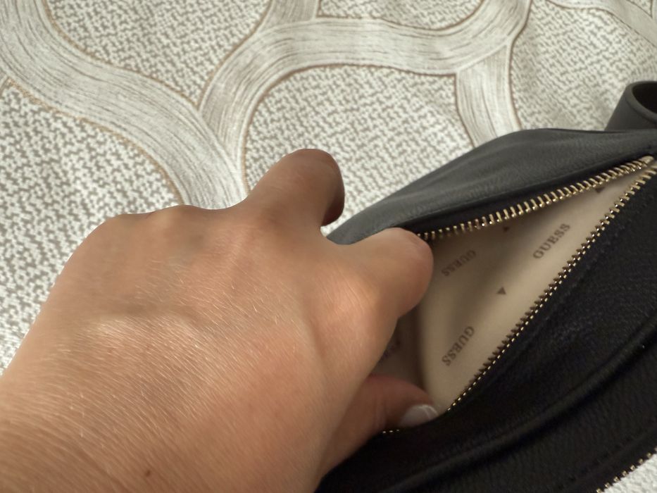 Дасмка чанта Guess