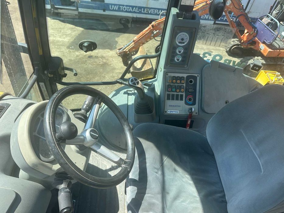 Buldoexcavator Komatsu WB 93 R 2010 accept variante auto !