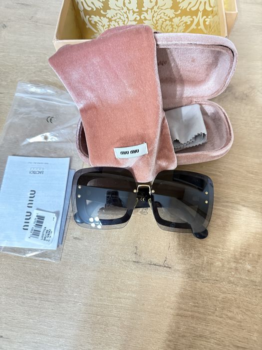 Солнцезащитные очки miu miu черные