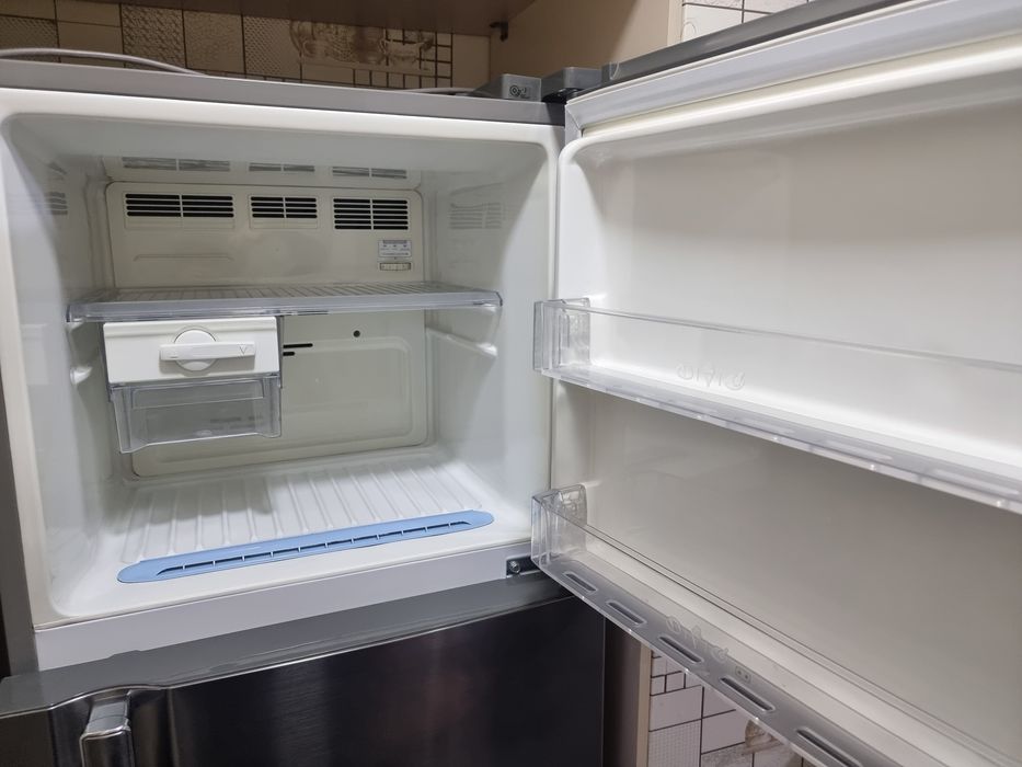 Срочно продаётся холодильник  LG инвектор!