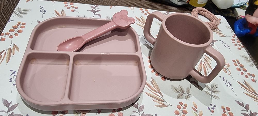 Бебешки сет за хранене.