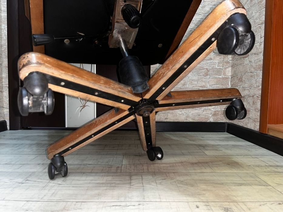 Продам кожаное кресло