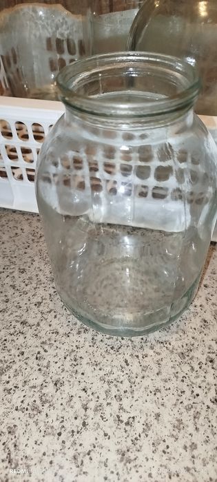 Продам банки 2 л