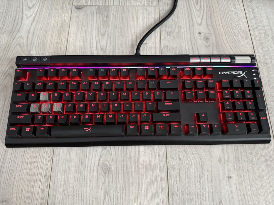 Tastatura gaming mecanica HyperX Alloy Elite RGB cu fir