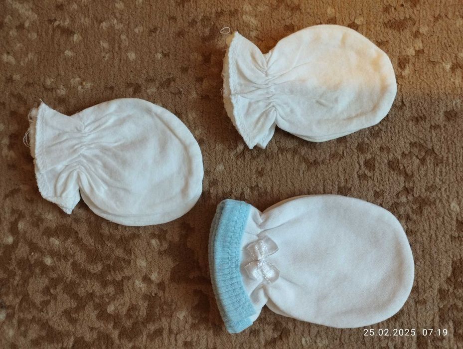 лот от бебешки и детски шапки, чорапки, ръкавици