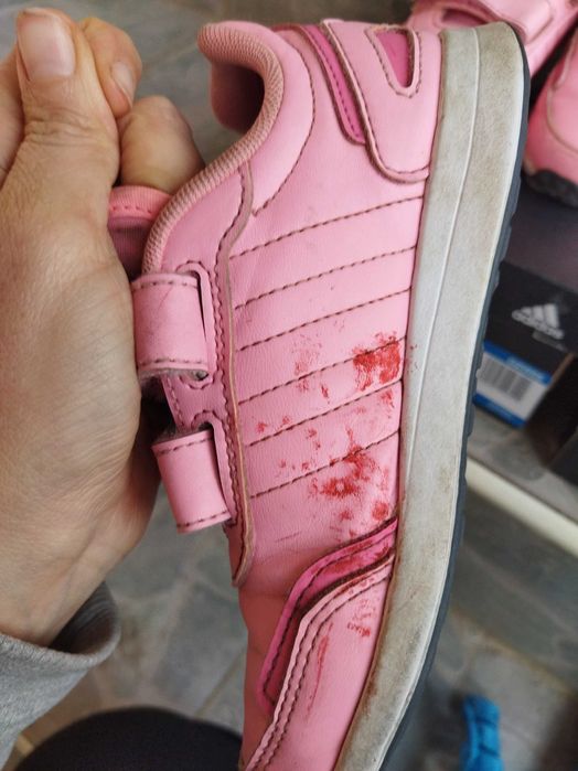 Маратонки адидас 29-15 лв и 31-20 лв