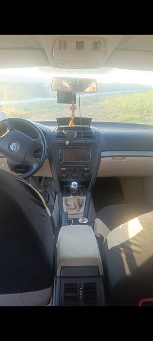Mașină Skoda Octavia 2