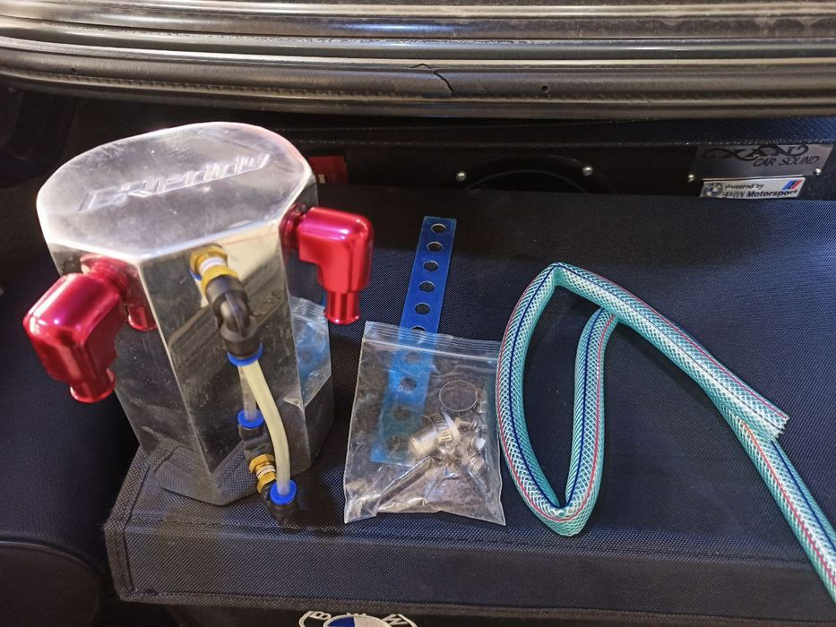 Продаётся масло-уловитель (масло-помойка) Oil Catch Tank