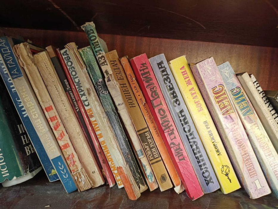 Книги - художествена литература, учебни материали, списания