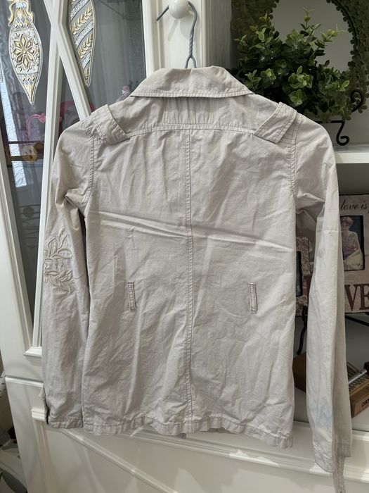 Легкая куртка на девочку