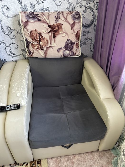 Продам диван креслокровать и пуфик