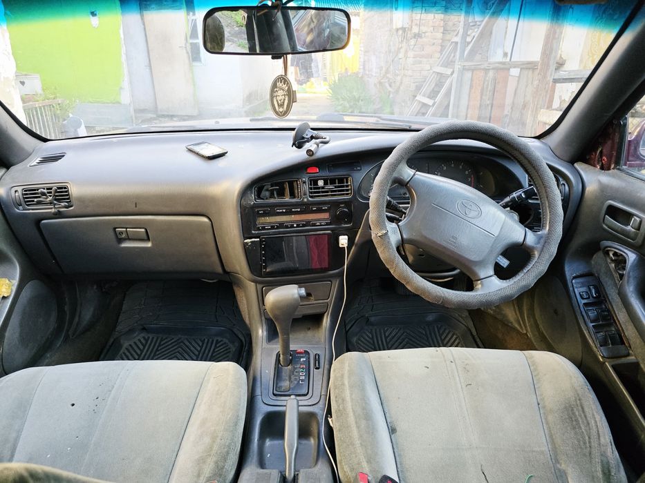 Срочно  Продам Toyota Scepter.