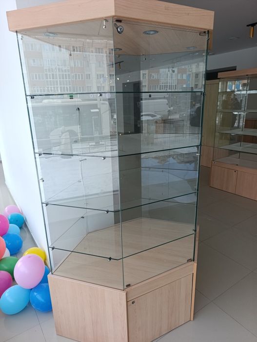 Продаются торговые витрины недорого